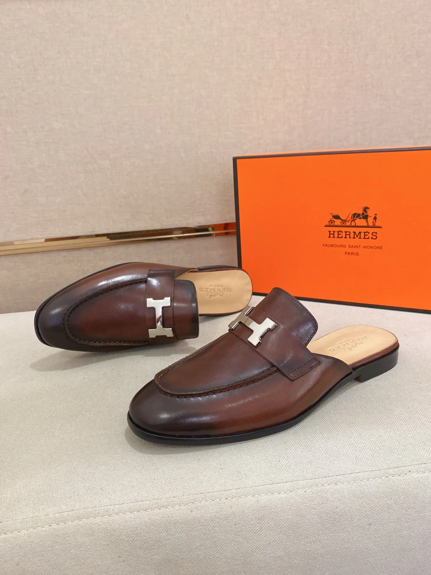 Men's clothing and shoes💰: 500💰《HERMES》【Classic original single version】Hermès half-drag; top 🔝purchasing agent🔍🔍 latest 🇺🇸 counter sale simultaneously, original ▲▲cowhide imported from Italy ▲▲Exquisite workmanship (Italian 🇮🇹Imported water-dyed 🐂cowhide lining) sole: original sole provided by the original factory, ⚠️exclusive double-layer activity·TPR·rubber·combined molded outsole; Yardage: 38-44. Can be customized45